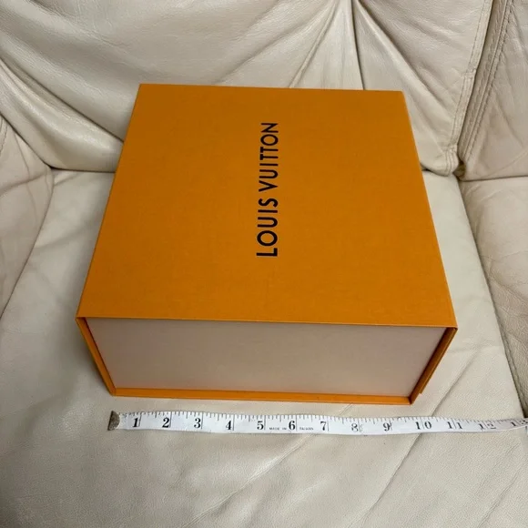 EMPTY LOUIS VUITTON Orange Gift Box Magnetic Closure for Small Bag - Picture 3 of 15